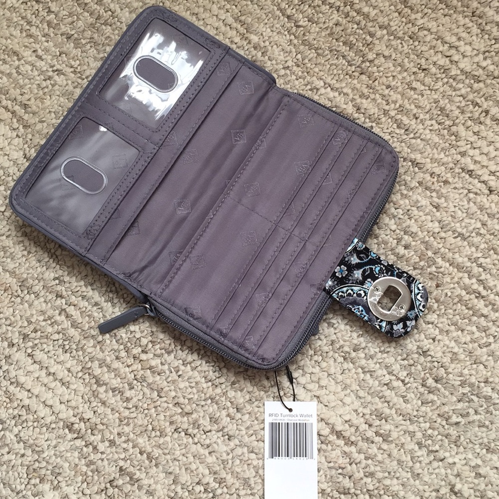 turnlock wallet